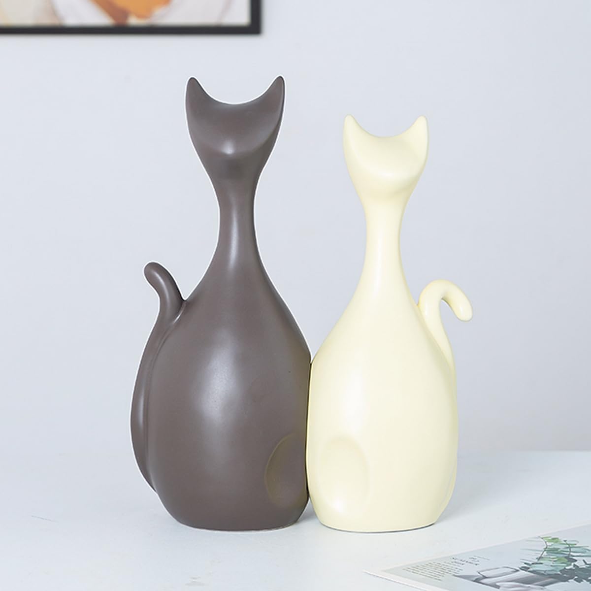 Ceramic Statue,Cat Family Figurines Porcelain,Creative Ceramic Decorative,Crafts Ornaments Home Decor,Memorial Gift for Parents,Suitable for Shelf,Bookself (Nordic Cat Family)